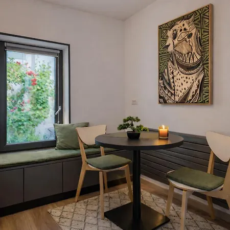 Fun House - Comfortable Stay With Garden And Near Parking-3